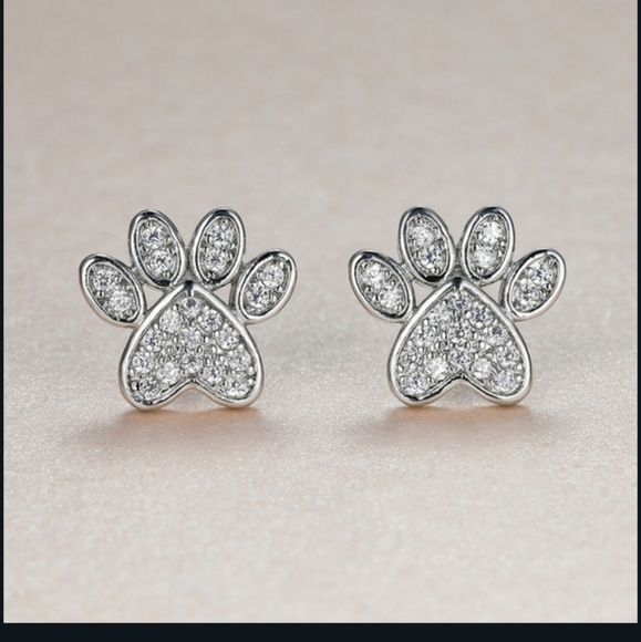 Jewelry - 🐾🐾NEW🐾🐾Super Adorable Paw Print earrings with CZ'S